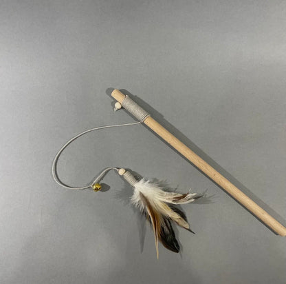 Natürliches Katzenspielzeug mit Federn&Glocke