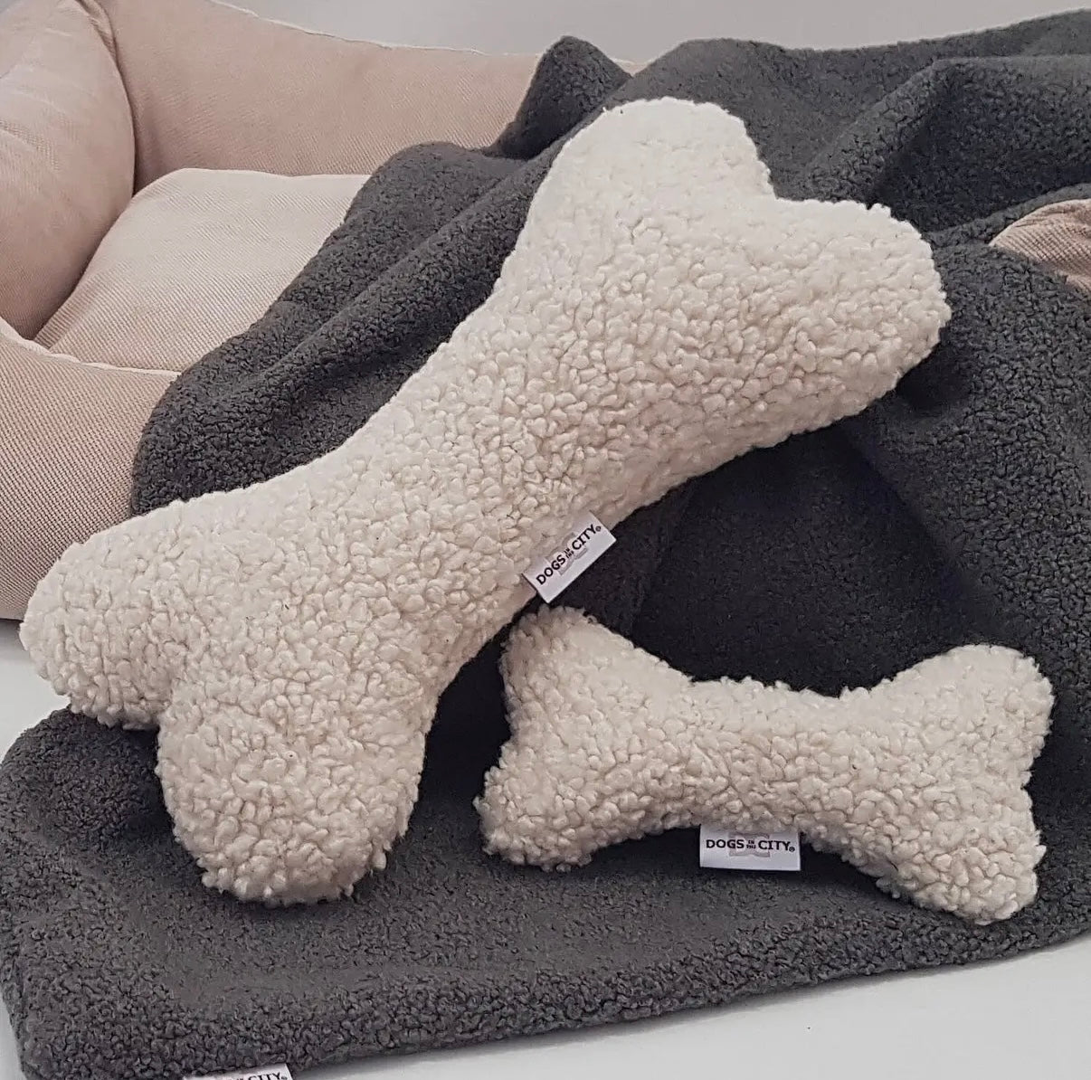 Plüschknochen Paddy Creme