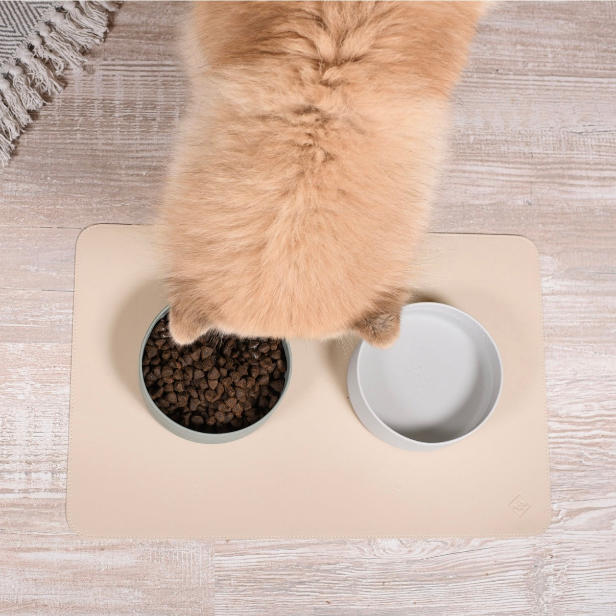 Futternapf-Unterlage aus veganem Leder - Hund & Katze | Taupe