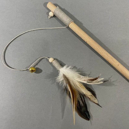 Natürliches Katzenspielzeug mit Federn&Glocke