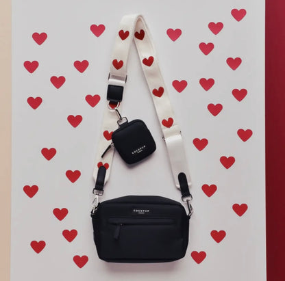 Taschengurt umarmungen Herz gestrickt