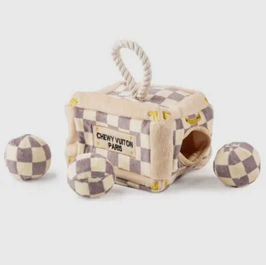 Chewy Vuiton Trunk Hundespielzeug checker